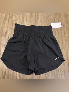 Nike One Women's Medium Dri-FIT Ultra High-Waisted 3" Brief-Lined Shorts